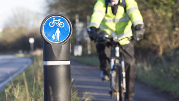 post displaying shared route for pedestrians and cyclists