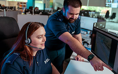 controll-room-operators dealing with a caller
