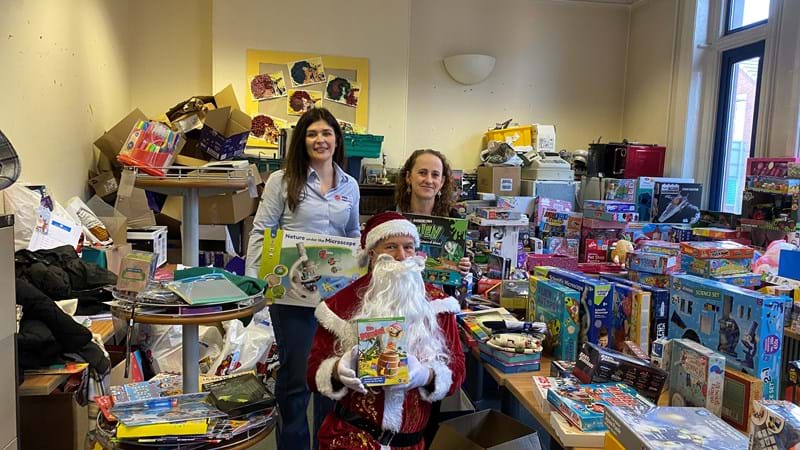 M62 Ouse Bridge teams bring festive happiness to children