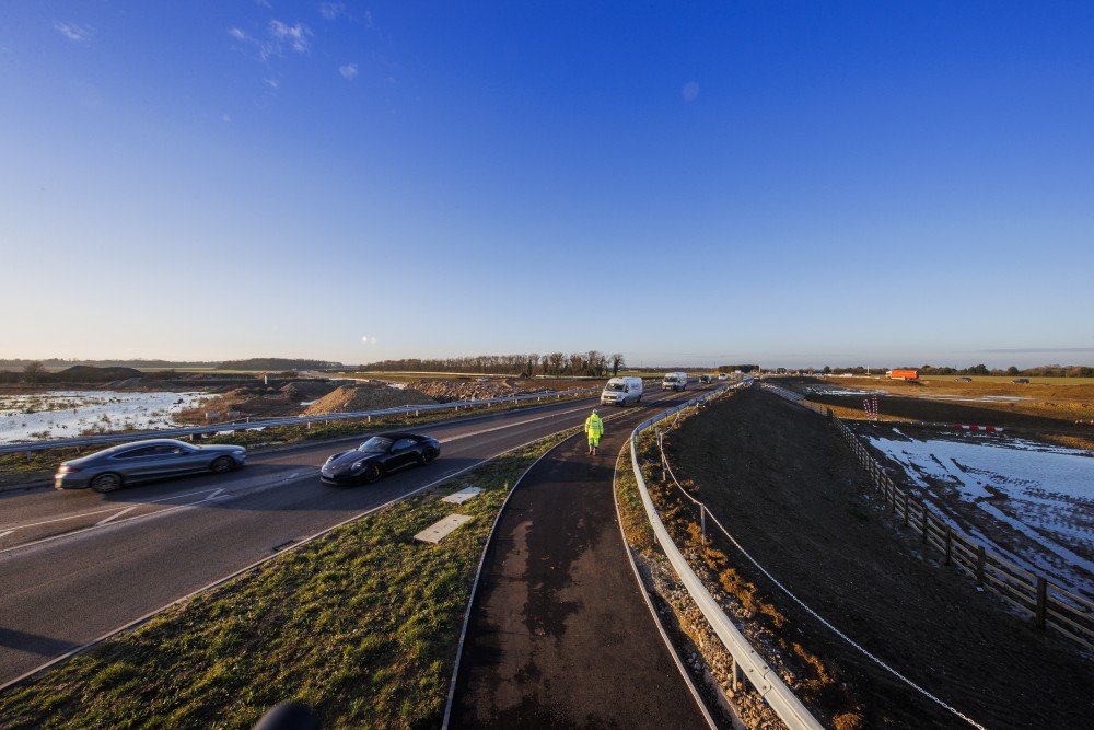 New bridge at Eltisley takes traffic over the dual carriageway
