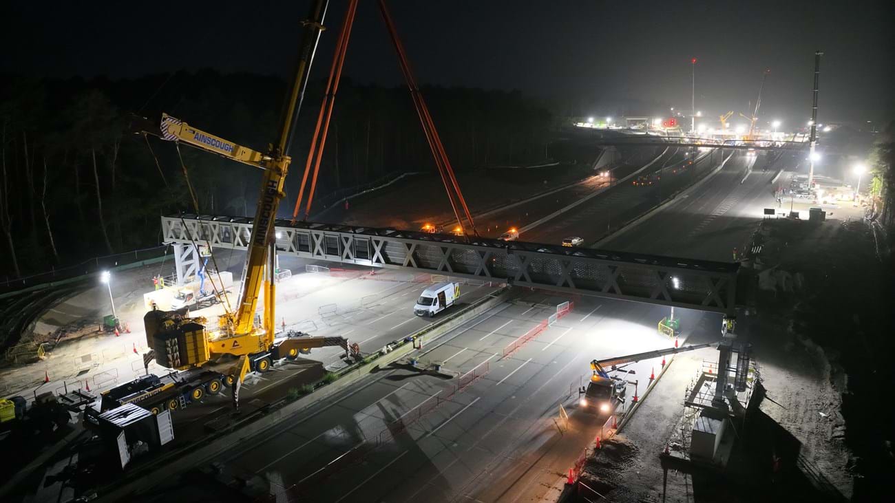 Sunday morning: In the early hours, the signal gantry boom is installed