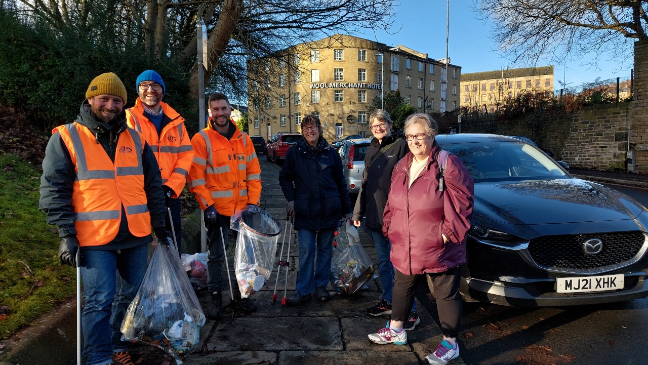 HRE contractors from AmcoGiffen and local Halifax volunteers collect rubbish from the area surrounding Wheatley Viaduc