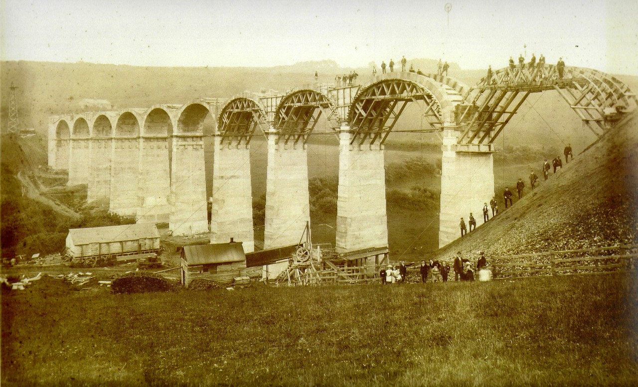 Construction of the viaduct