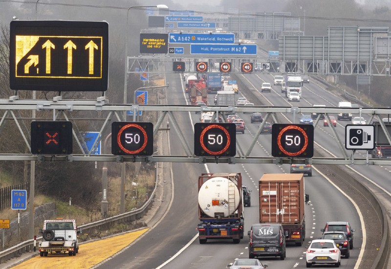 The Red X indicates that the hard shoulder should not be driven on