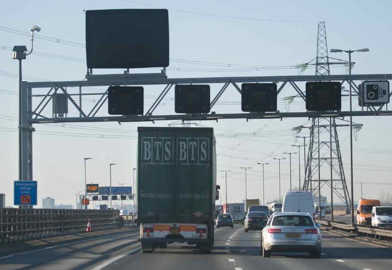 When the gantry signs are off, the hard shoulder should not be driven on